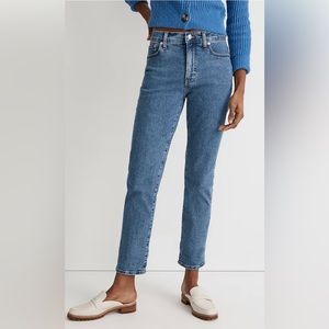 NWT Petite Mid-Rise Perfect Vintage Jean in Knowland Wash